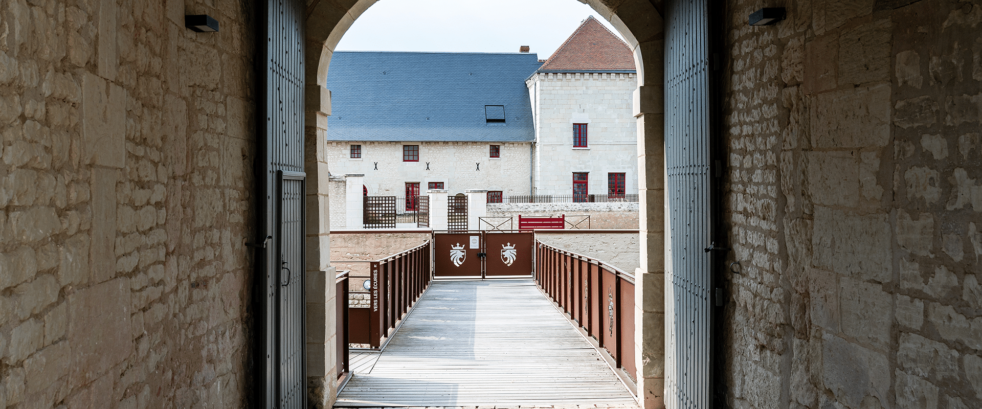 chateau monts-sur-guesnes