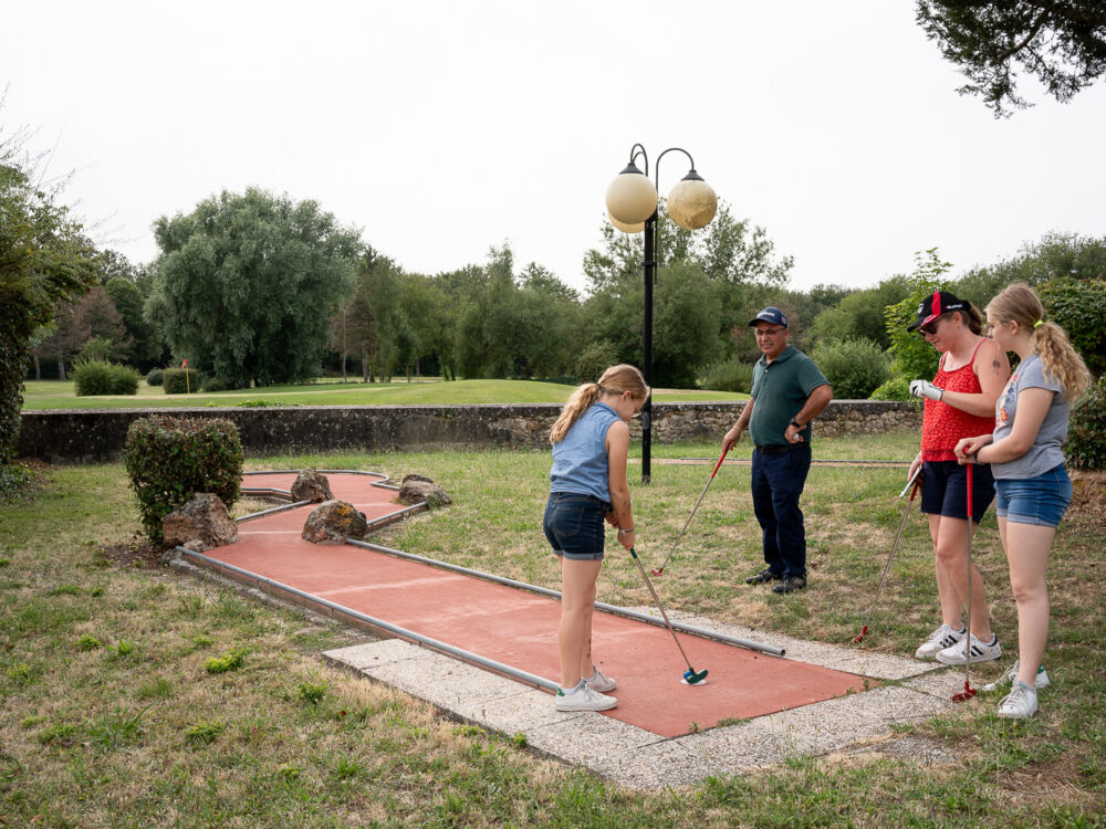 28 - Golf en famille - Roiffé WEB - Expériences Famille 2023 ©Amélie.R-photographies-Pomme Verte