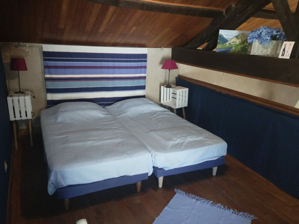 Chambre mezzanine (1 lit double ou 2 lits simples)