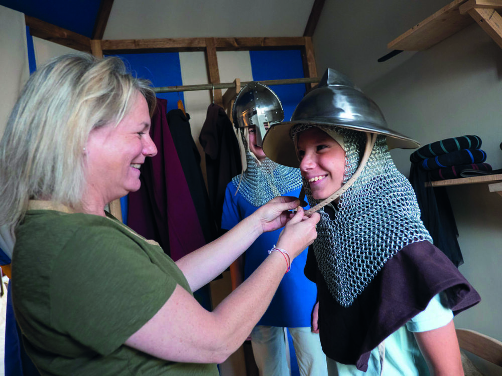 Chateau_de_Monts_sur_Guesnes-