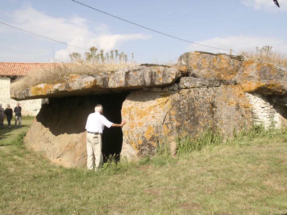 Dolmen_pierre_folle_Bournand