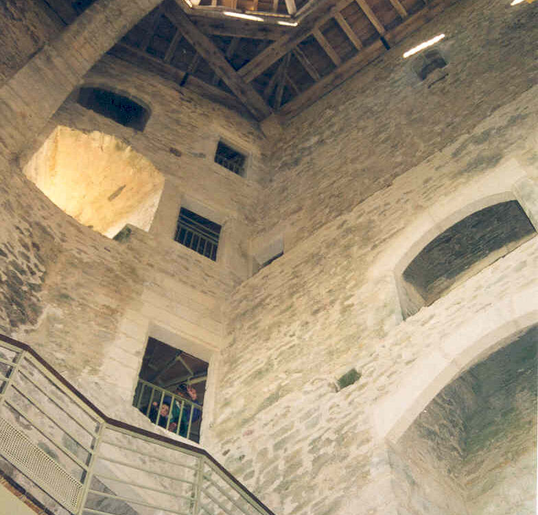 Donjon de Moncontour_intérieur