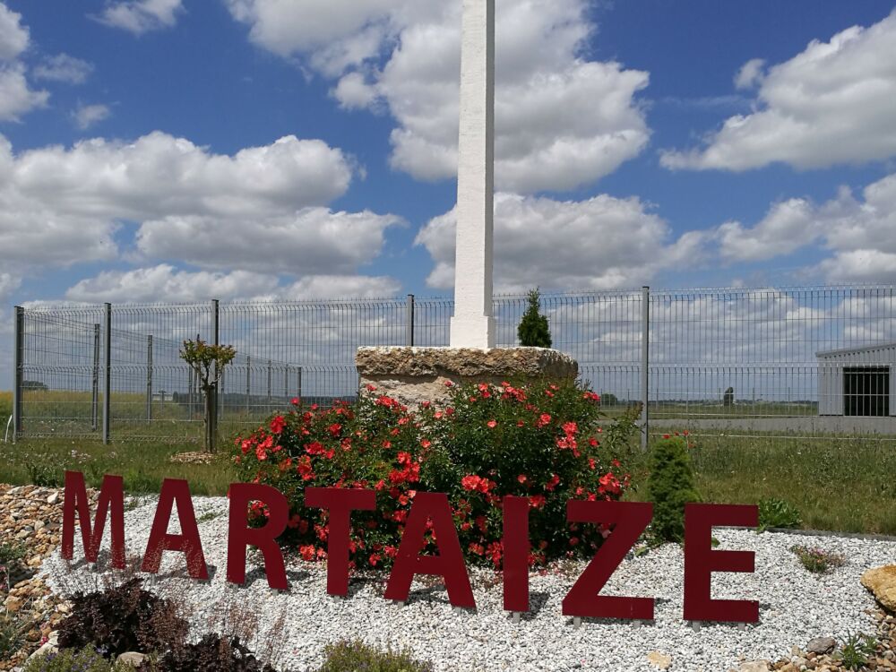 Martaizé - croix du village